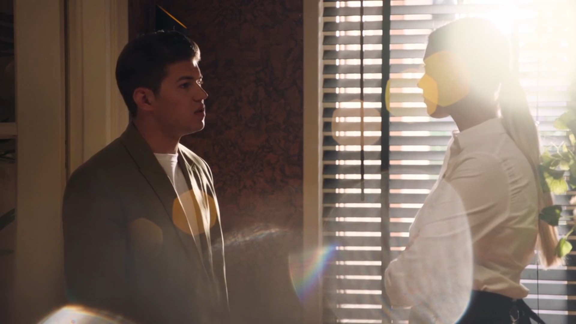 Valentijn biedt Nola zijn excuses aan